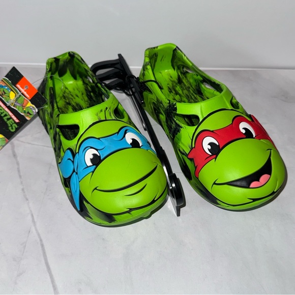 Kids TMNT Green SLIP ON Shoes.  NWT size 9/10 - Picture 1 of 5